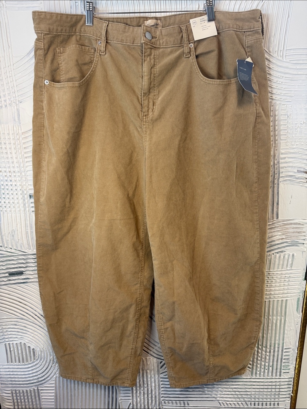 Universal Thread Corduroy Barrel Pants in Tan N0621